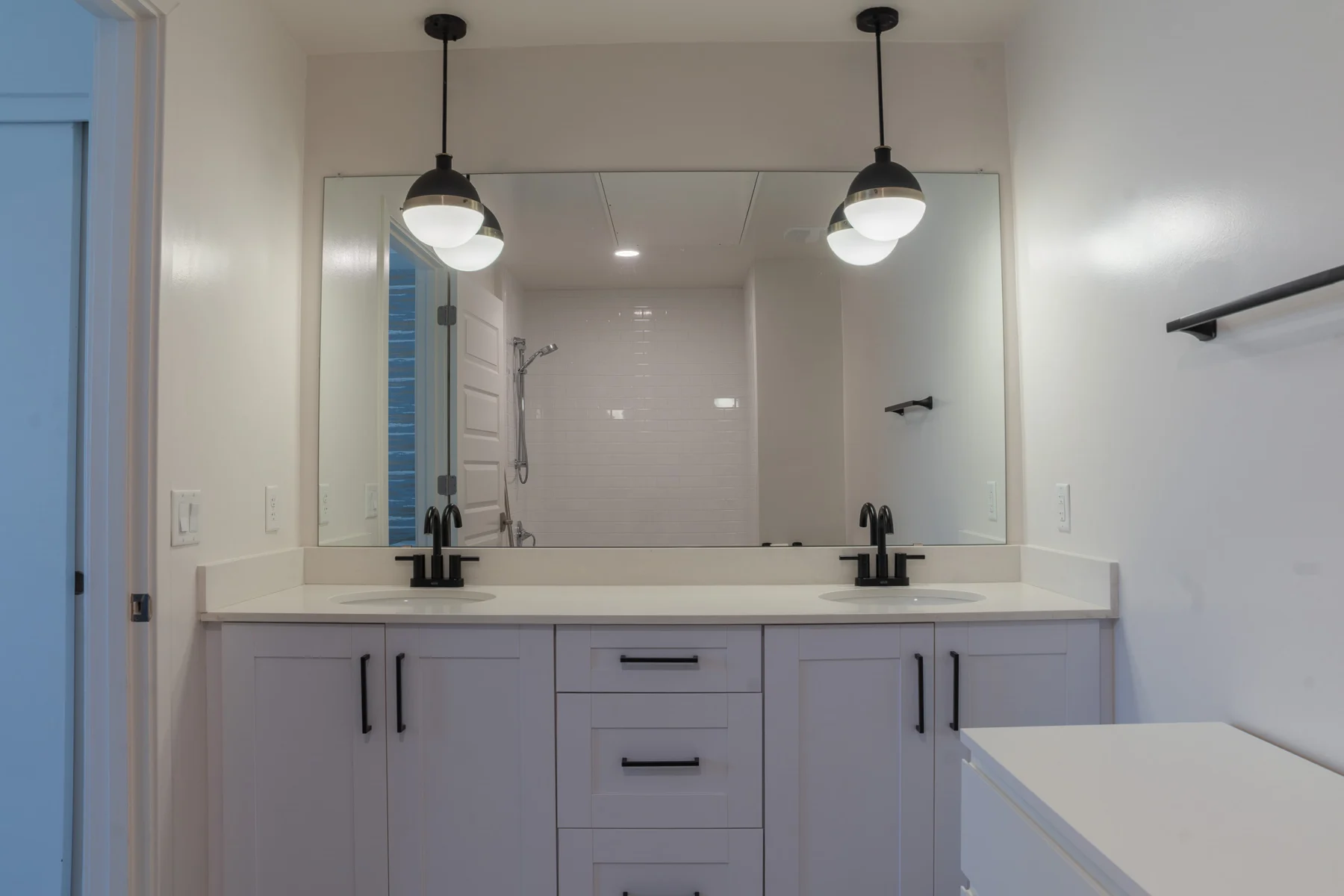 Double vanity with pendant lights
