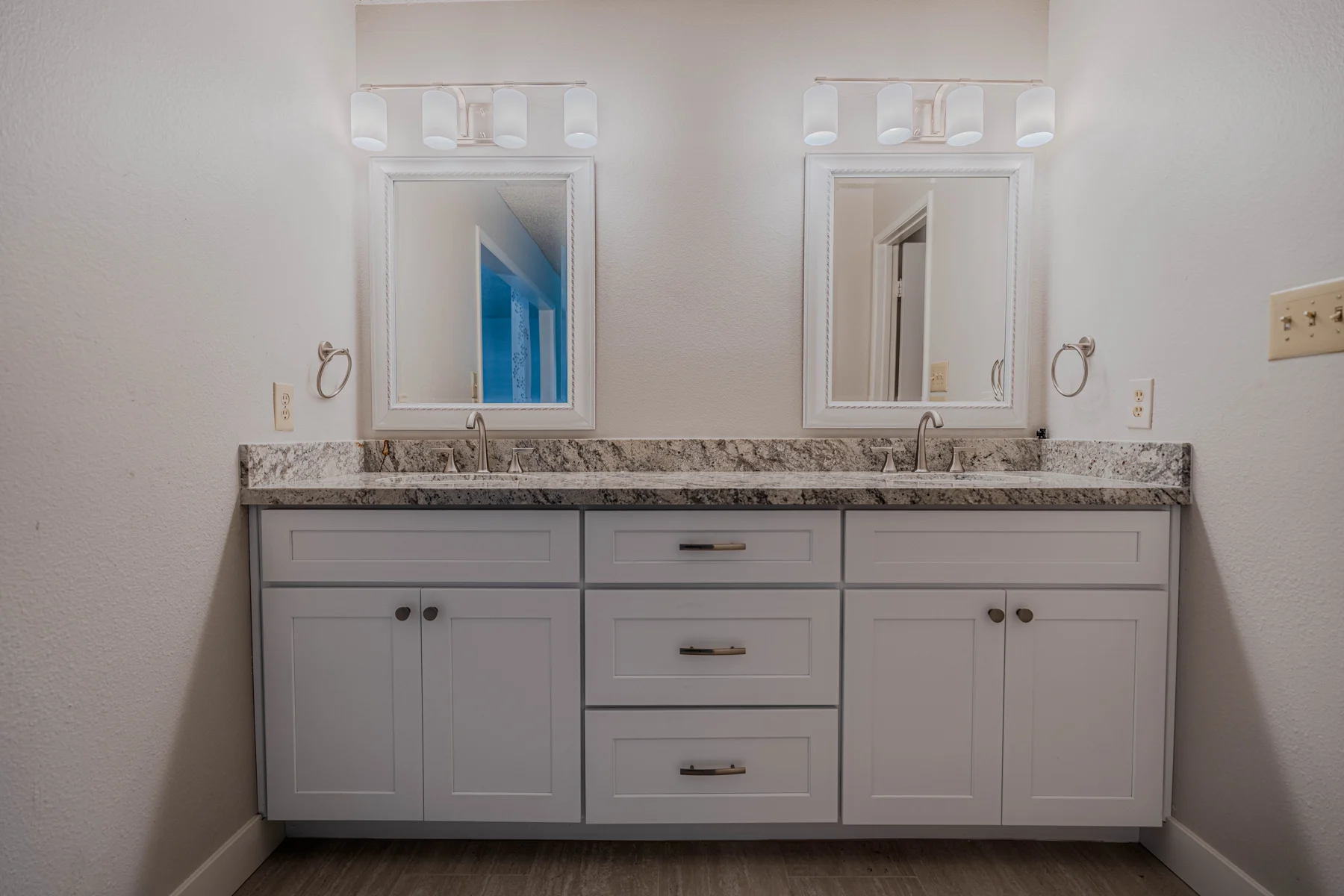 Double vanity with granite top and two mirrors